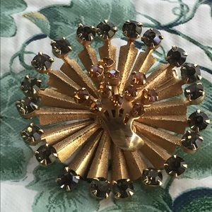 VTG Starburst Round Brooch Gold-tone 31 gemstones